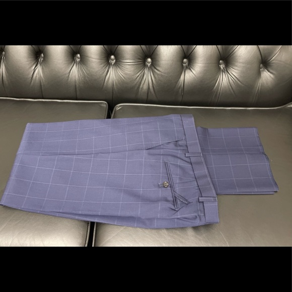 Brand new Joseph A. Bank Traveler suit. - Picture 4 of 7